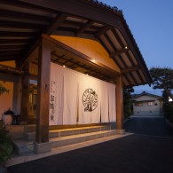 翠鳩（あおばと）の巣
